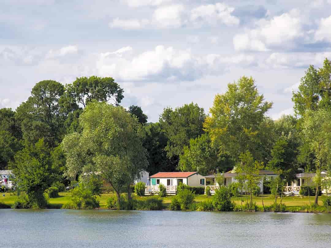 Camping Le Lac des Varennes: Lake view