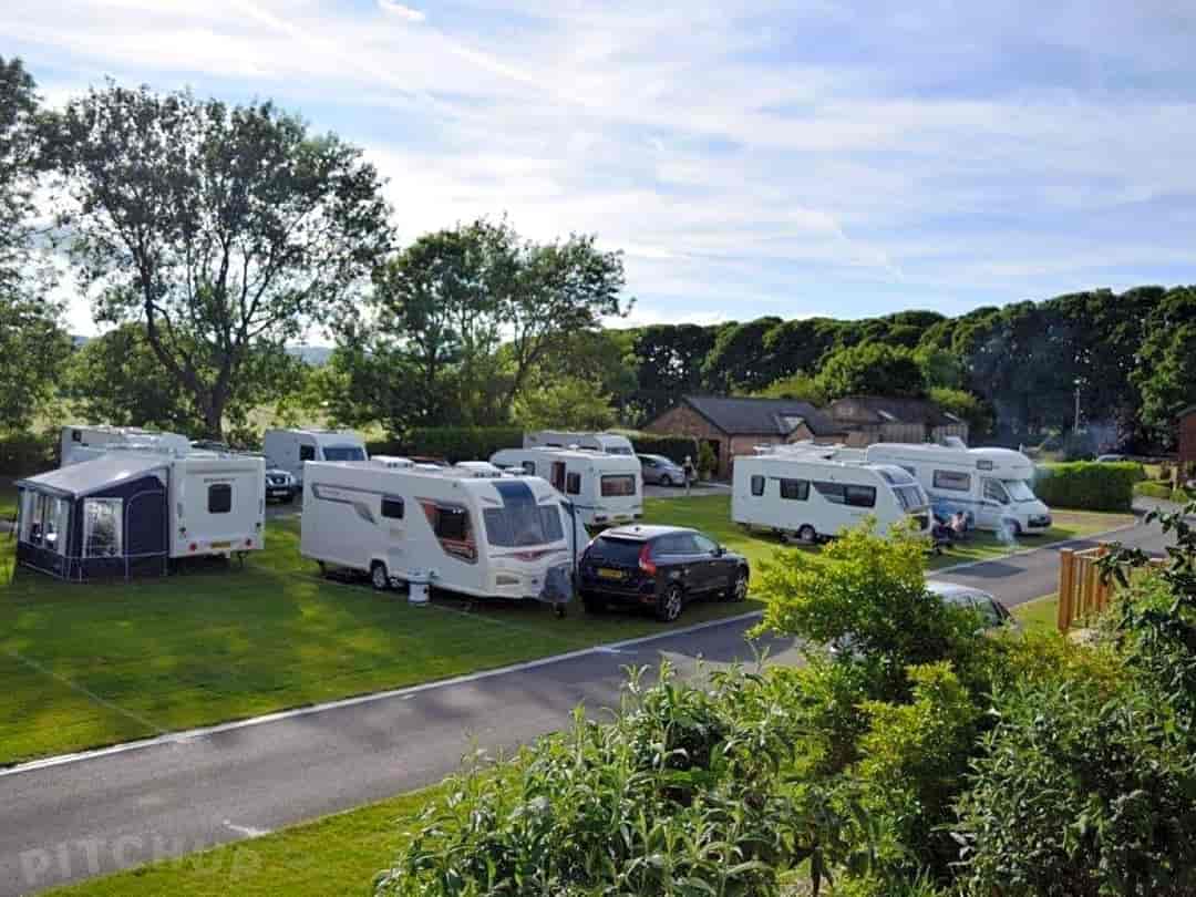 Old Station Caravan Park: Grass pitches