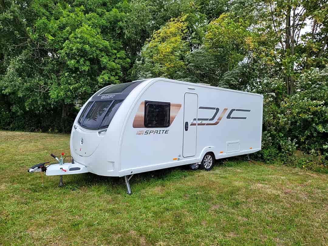 Silver Fox Café and Camping: Caravan pitch