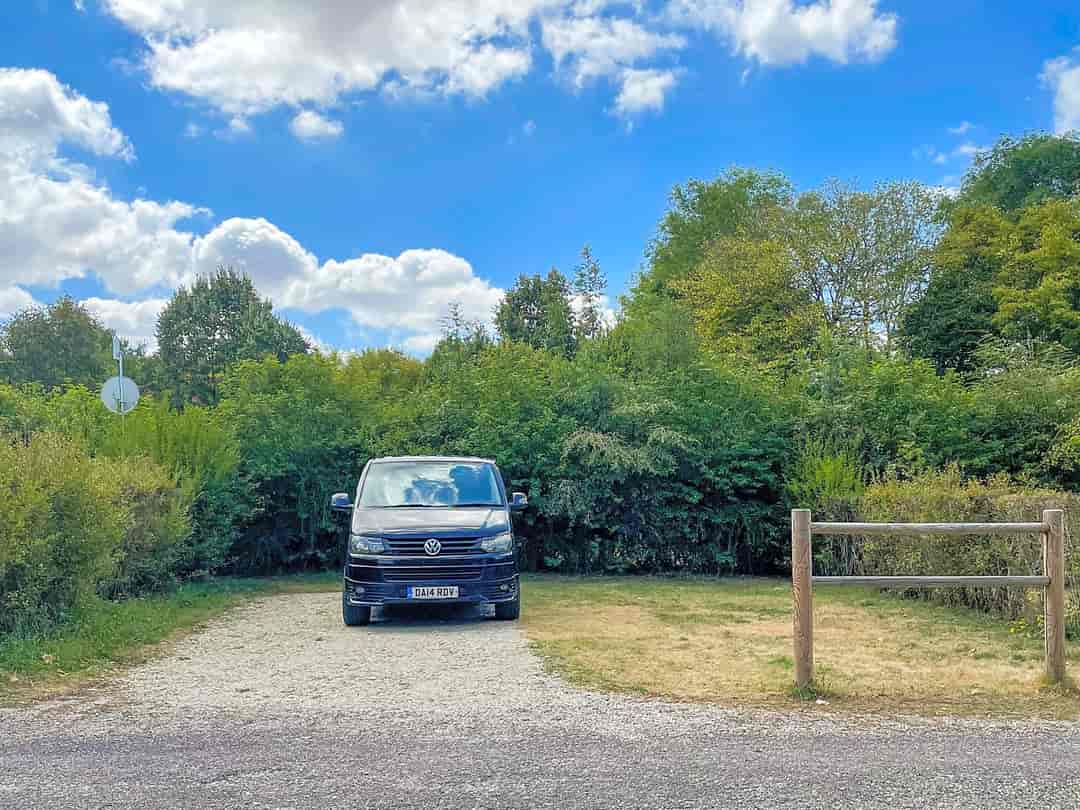 Camping La Croix Badeau: Visitor image of there gravel pitch