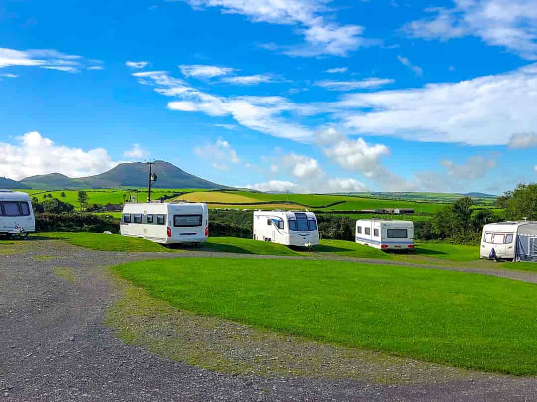 Twnti Touring Caravan and Camping Park: Clean and tidy site