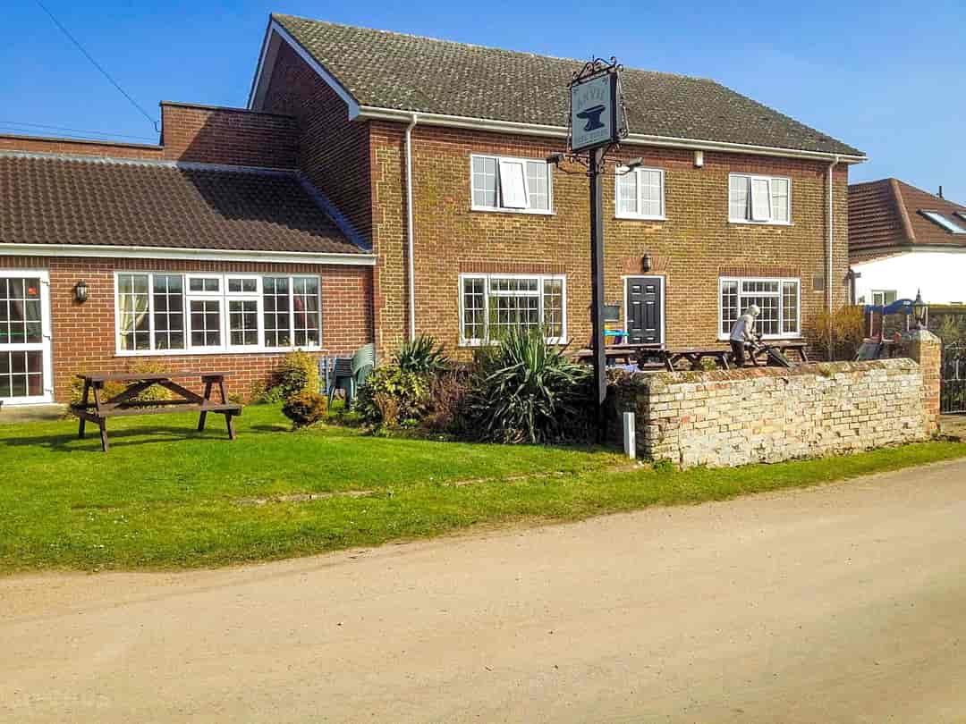 The Anvil Inn: The inn
