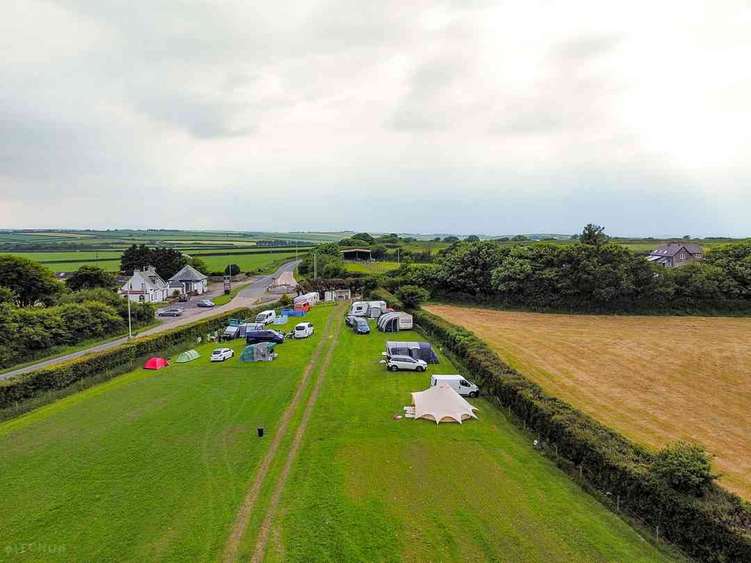Roey's Retreat: Visitor aerial image of the pitch field