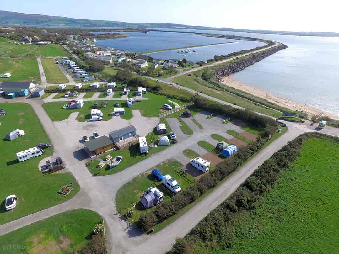 Harbour Lights Campsite: Beach only a stones throw away!