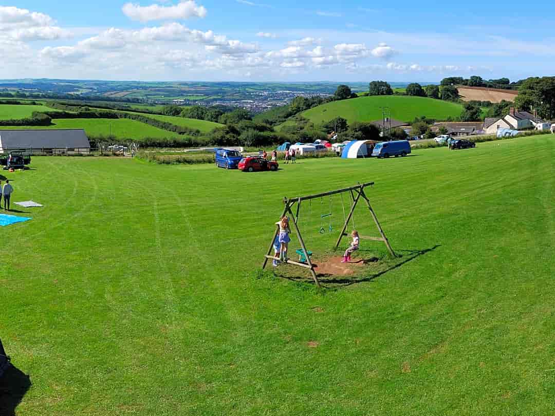 Brightlycott Barton: Looking over the site