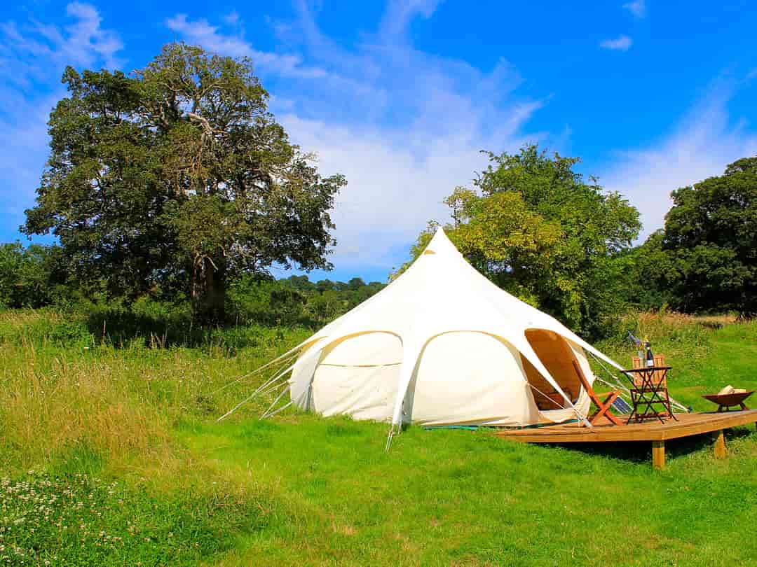Tor View Glamping: Bell tent pitch