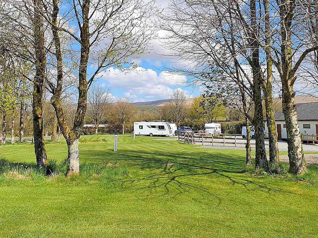 Lydford Caravan and Camping Park: Looking across the site