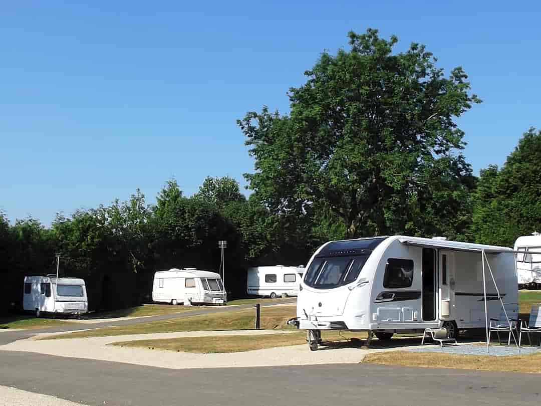 Mayfield Park: Spacious pitches