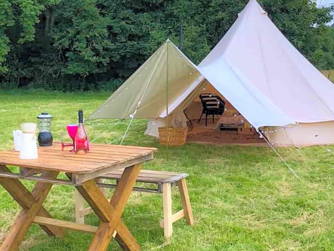 Alderwood Glamping: Bell tent and sitting