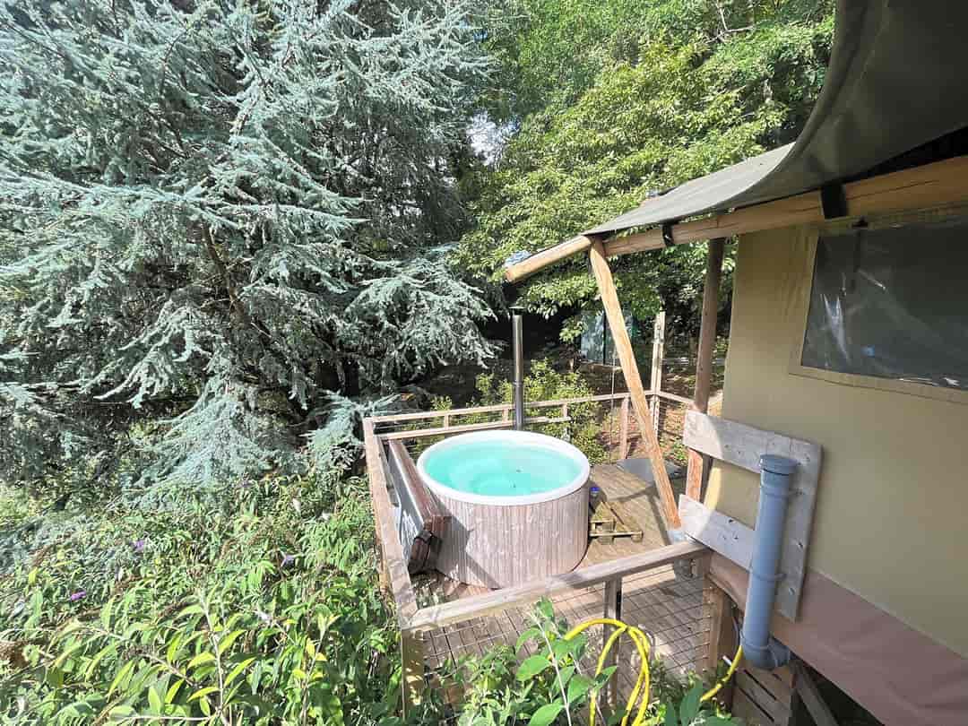 Lower Coombe Royal Glamping: Wood-fired hot tub
