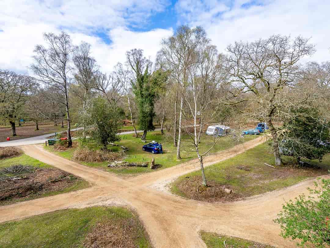 Hollands Wood Caravan and Campsite: Paths through the pitches