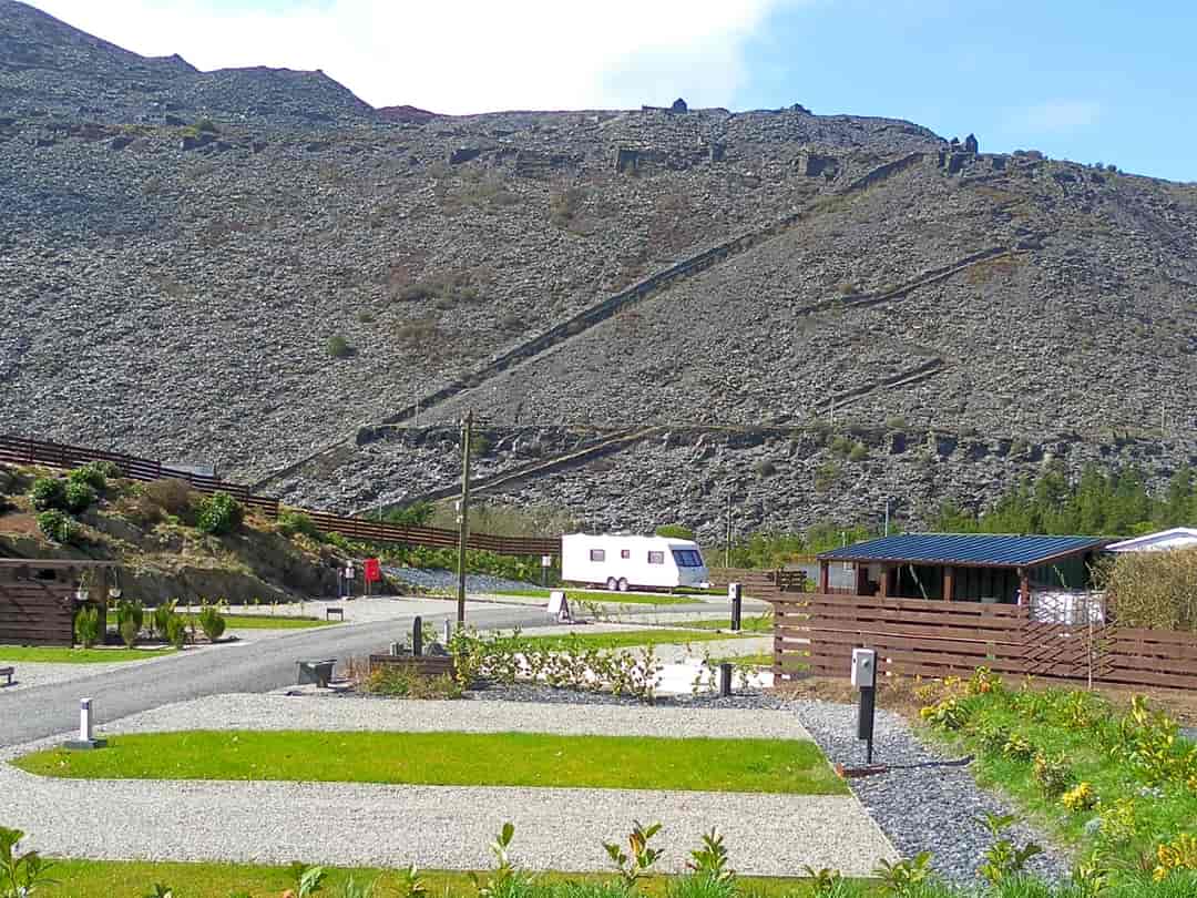 Quarry View Touring Park: Spacious, well-kept pitches