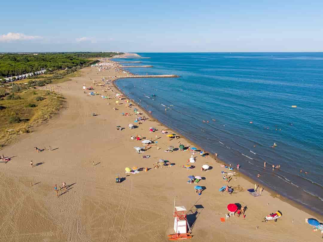 Camping Ca'Savio: Camping Ca'Savio faces the sea, and the beach is accessible directly from the campsite