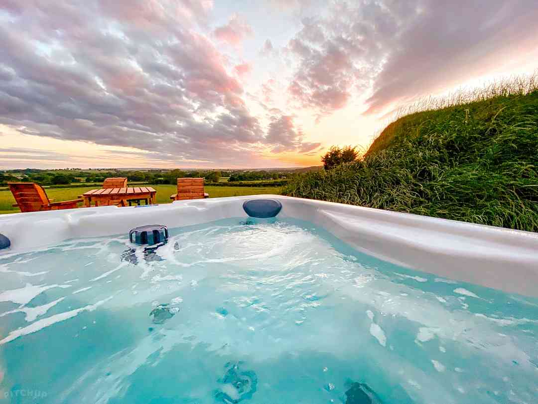 Shire Stays: Visitor image of the hot tub time machine