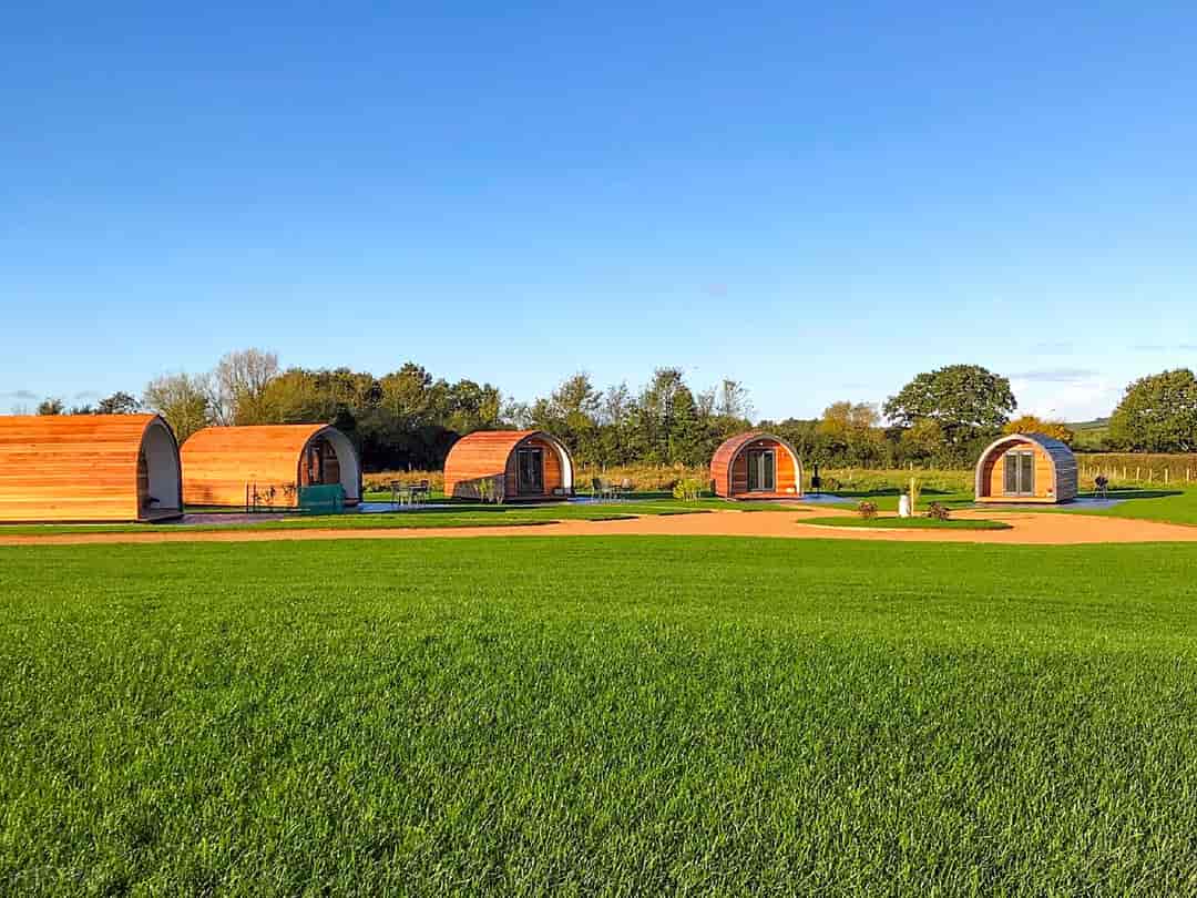 Lyde Hill Holidays: Pods on site