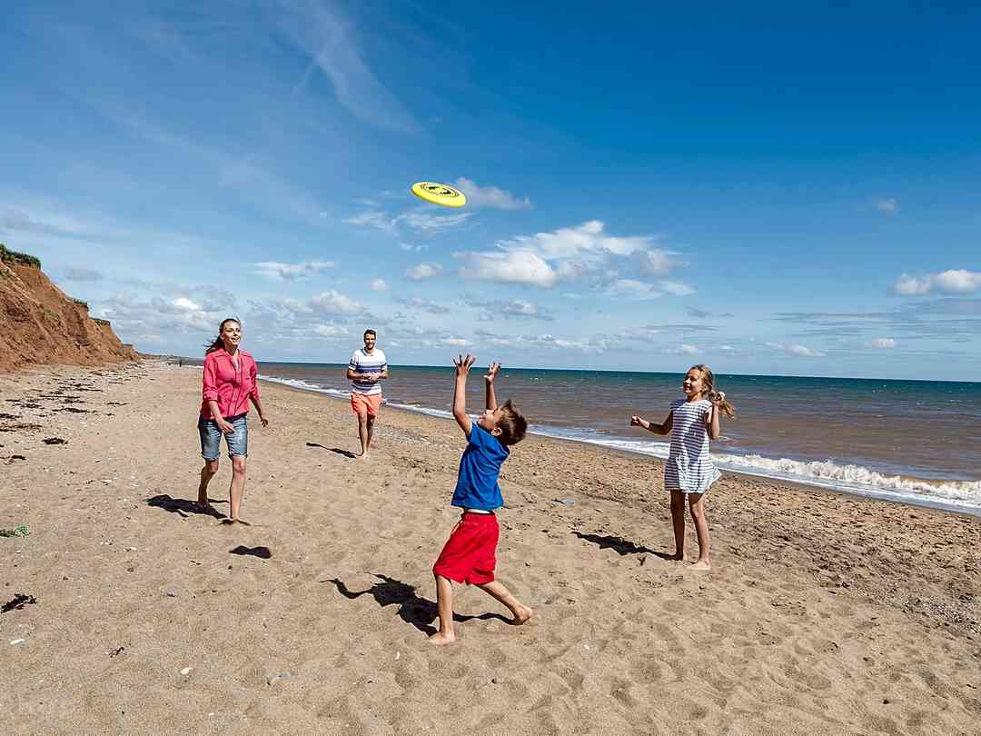 Withernsea Sands Holiday Park: Fun on the nearby beach