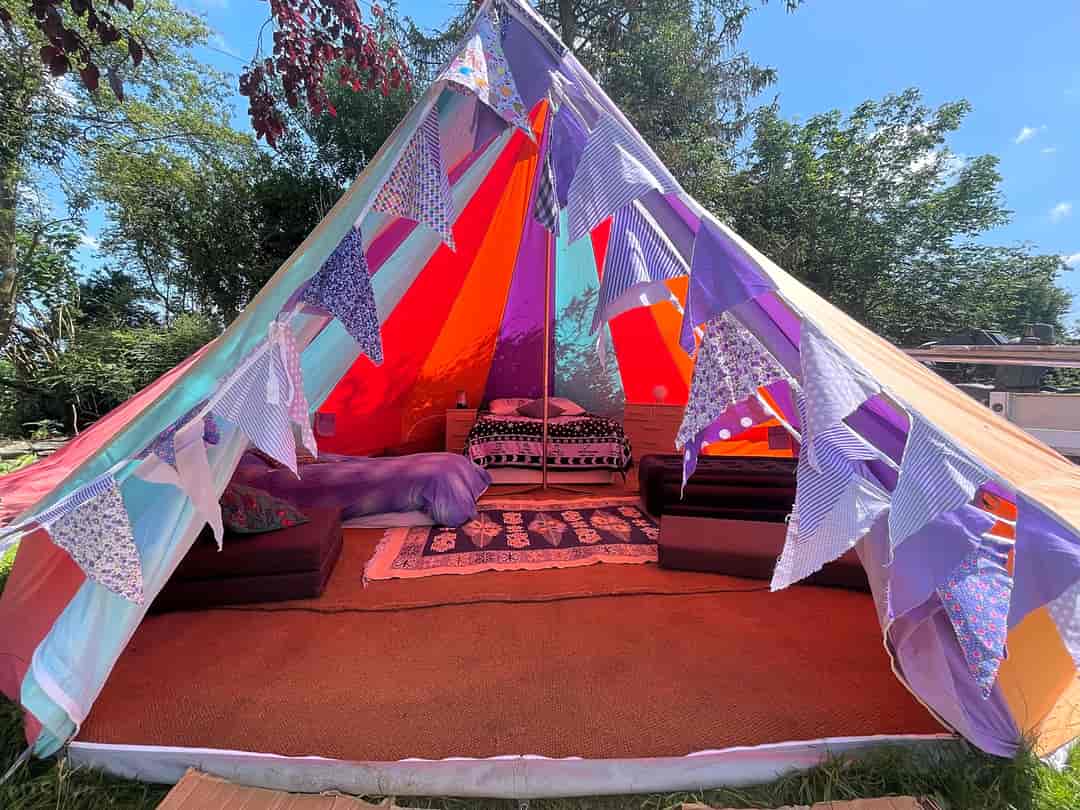 Box Cottage Bell Tent: Exterior