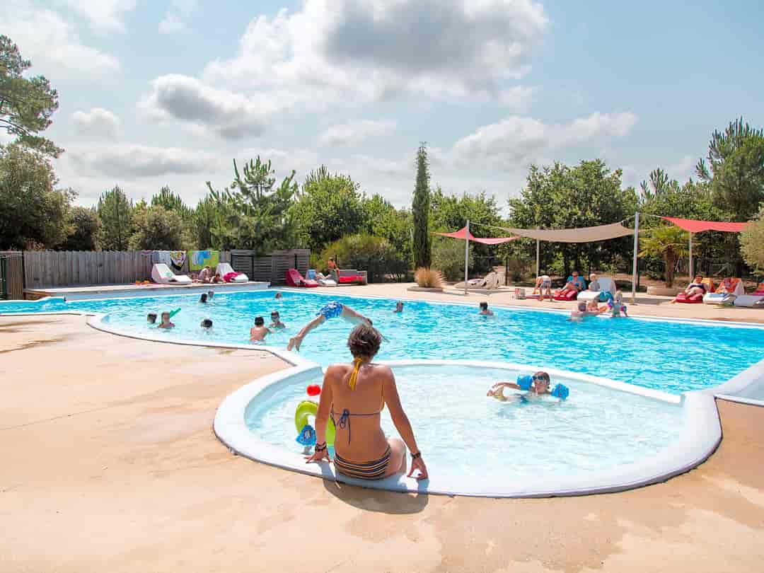 Camping des Pins: Swimming pool