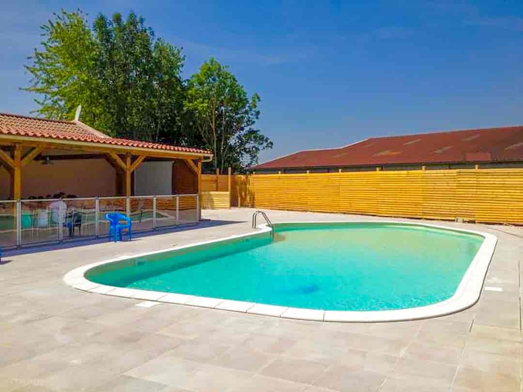 Camping La Croix Badeau: Swimming pool