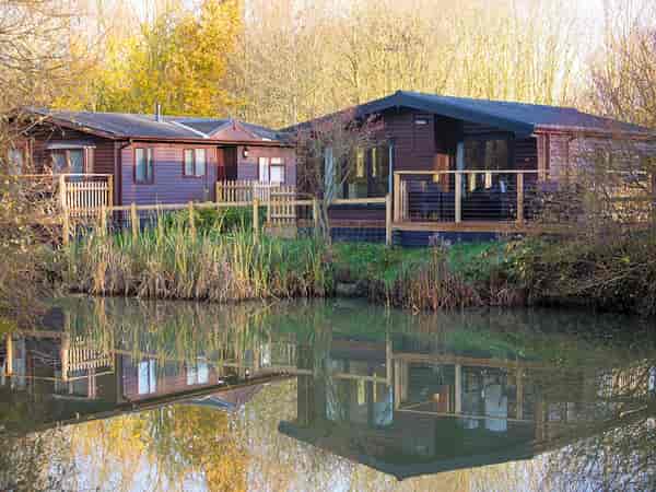 Carrion 2 bedroom lodge (hot tub, no pets)