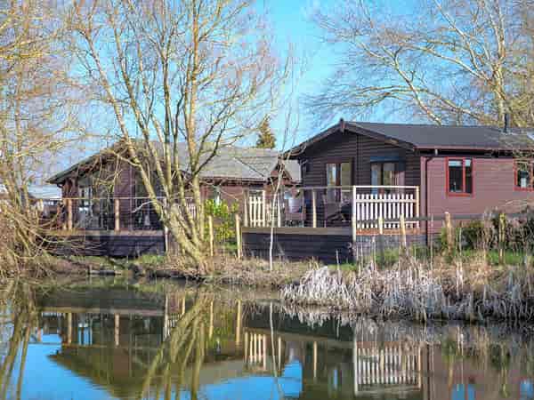Dunlin 2 bedroom lodge (hot tub, no pets)