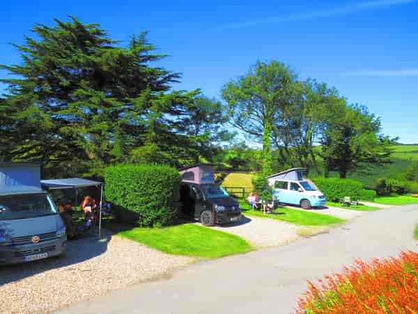 Piazzola camper Rabbit Field su ghiaia e terreno battuto con elettricità