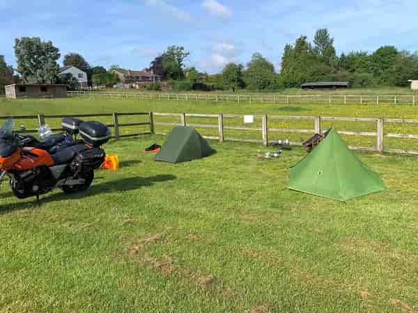 Staplaats voor een tent op gras en aarde zonder elektriciteit (tot 2 personen)