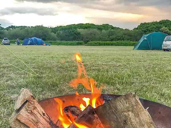 Non-electric grass and earth tent pitch