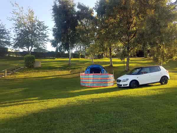 Emplacement pour tente sur herbe sans électricité