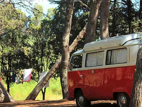 Parcela de suelo mixto con electricidad opcional para autocaravana