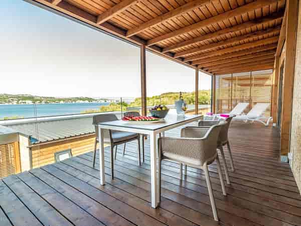 2 bedroom lodge (family, sea view)