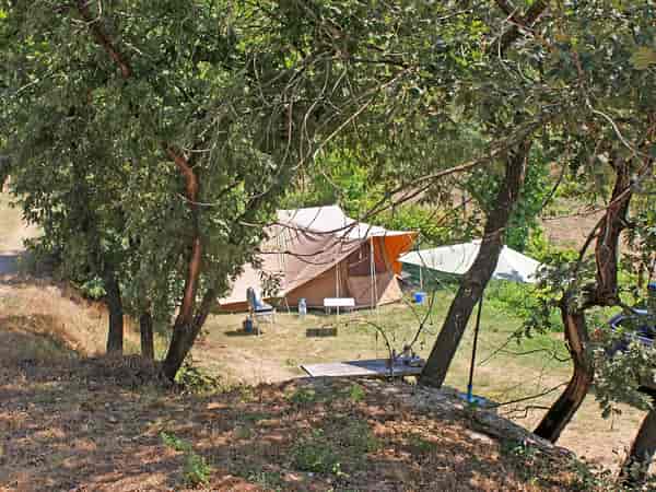 Staplaats voor een tent of voor vouwwagen op gras , elektriciteit optioneel (huisdieren niet toegestaan)