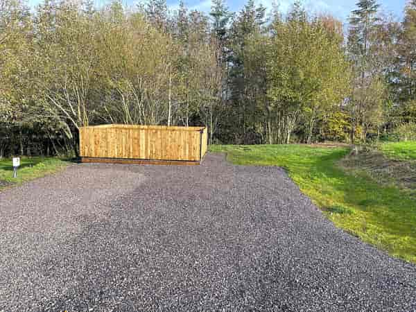 Piazzola roulotte/camper su terreno battuto completamente attrezzata (idromassaggio)