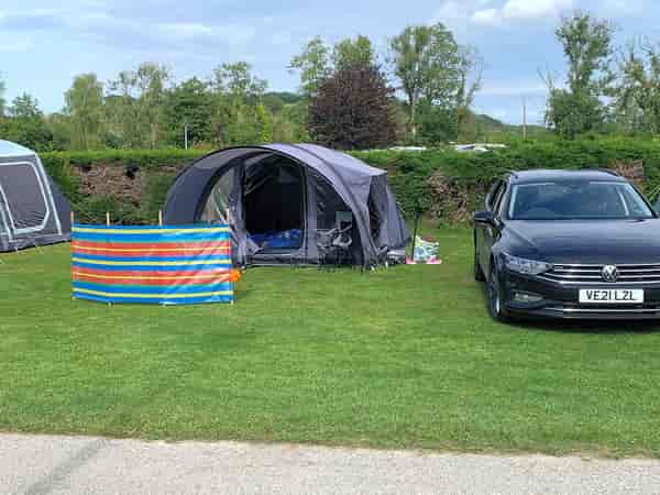 Emplacement sur herbe avec électricité