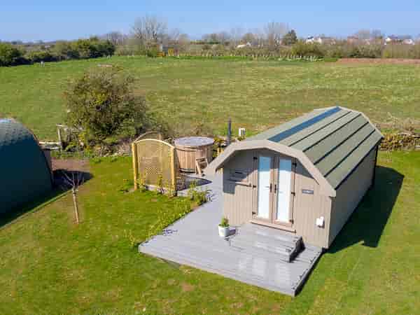 Pod prêt-à-camper (jacuzzi, 3 personnes)