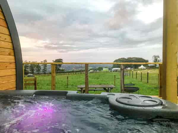 Lookout 2 bedroom camping pod (hot tub, pet friendly)