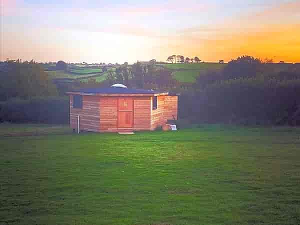 1 bedroom cabin (2 adults and 2 children)