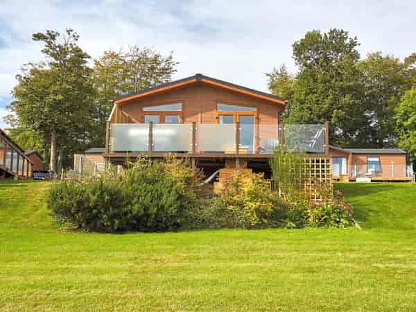 Bass Rock 2 bedroom lodge (2 adults and 2 children, hot tub)