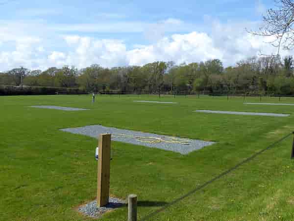 Fully-serviced hardstanding and grass touring pitch