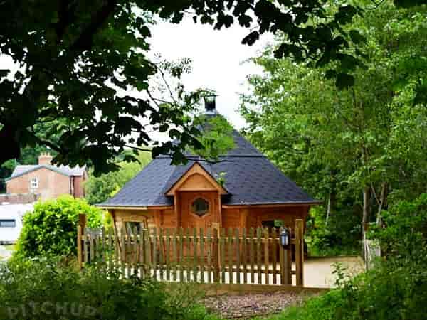 BBQ cabin (no pets, six person)
