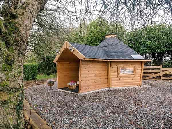 The Sett cabin (pet friendly)