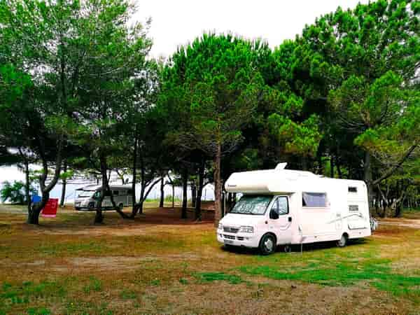 Fully-serviced grass and gravel touring pitch