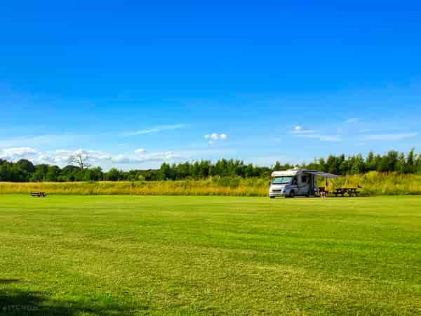 Emplacement pour tente, pour caravane pliante ou van (Meadow) sur herbe sans électricité