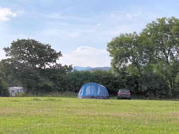 Emplacement sur herbe sans électricité