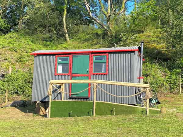 Shepherd's hut (2 adults and 2 children)