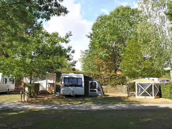 Fully-serviced grass pitch (premium, private bathroom amenities)