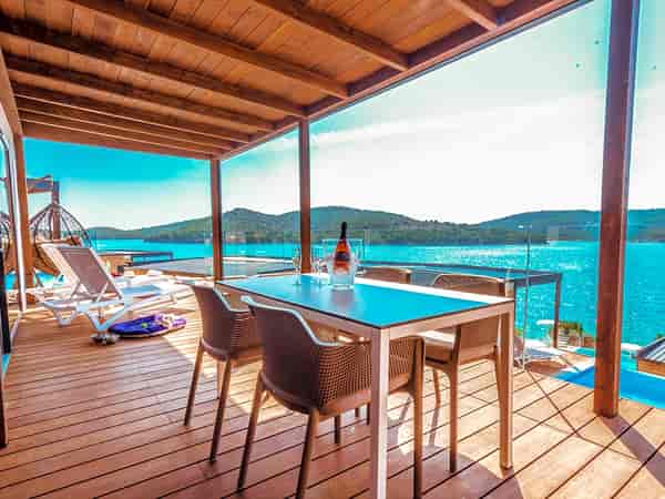 2 bedroom lodge (deluxe, sea view)