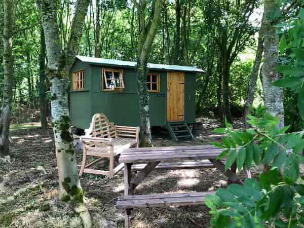 Florence 1 bedroom shepherd's hut (hot tub, no pets)