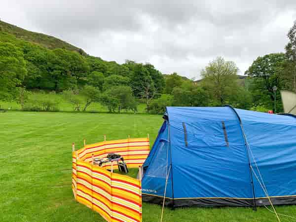 Non-electric grass tent pitch (backpacker, no cars)