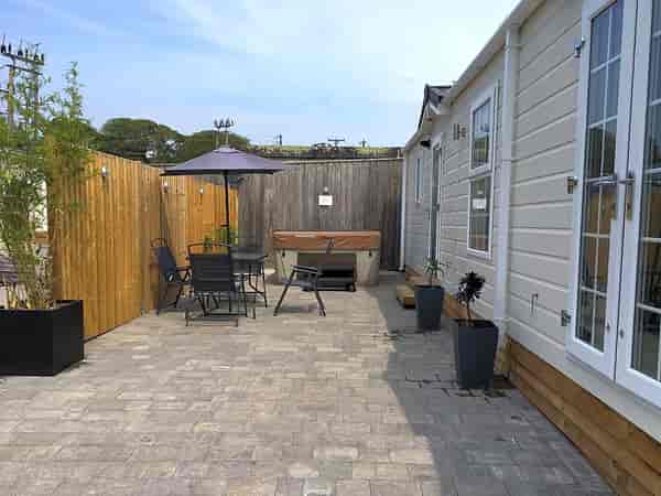 Mobil-home 2 chambres (jacuzzi)